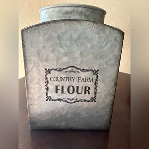 NWT Rustic Kitchen Galvanized Metal Storage Canister Country Farm Flour Vase 8”